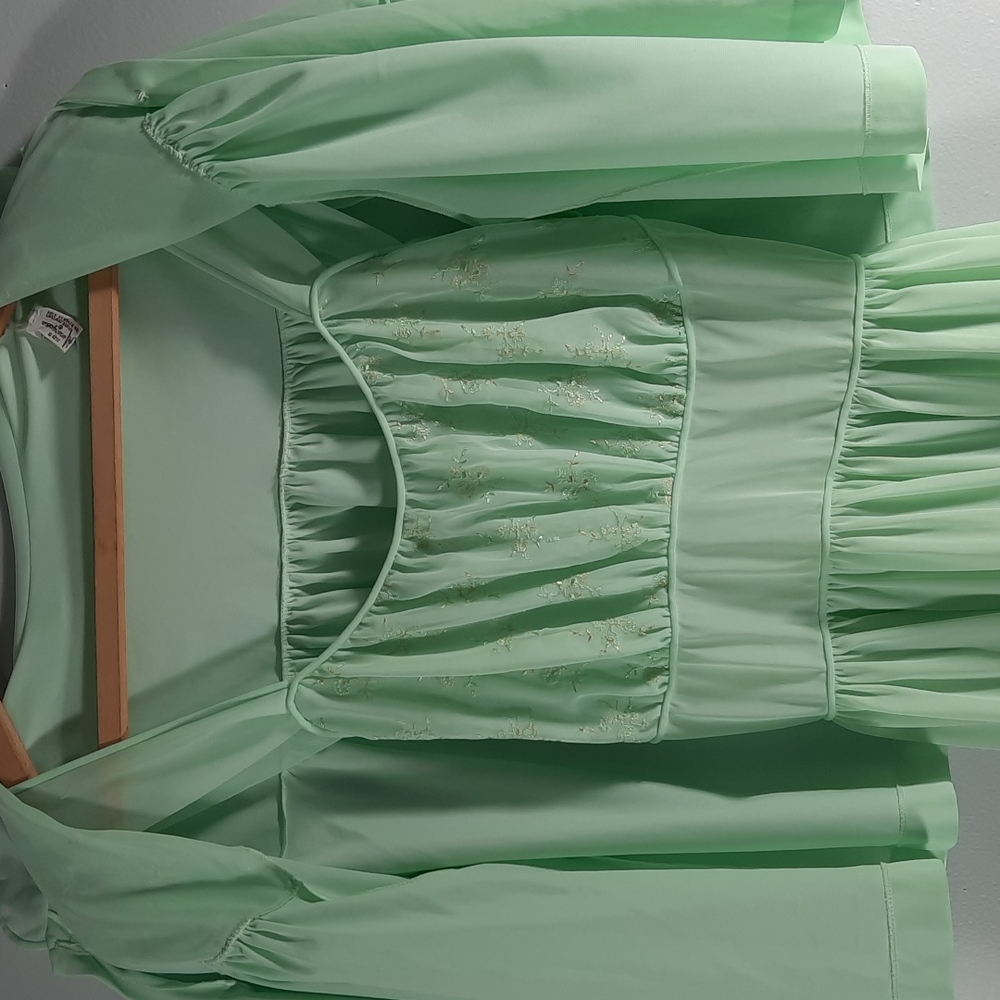 Munsingwear pastel green 2 piece gown/top set SZ S - Picture 3 of 15